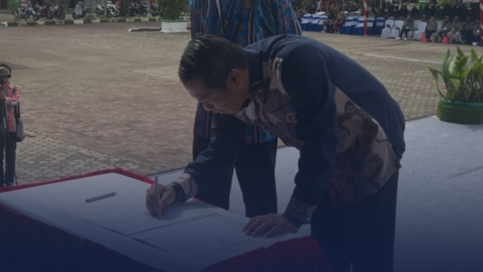 Perumda Varia Niaga dan KTNA Kaltim Tandatangani MoU Kemitraan di Pekan Daerah Petani Nelayan XI