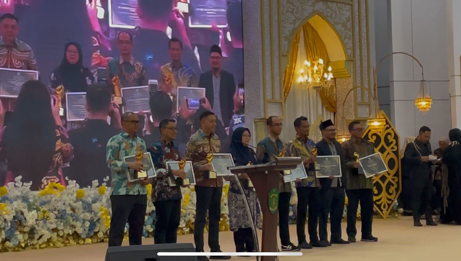 Perumda Varia Niaga Samarinda Hadir di Malam Penganugerahan Keterbukaan Informasi Publik (KIP) 2025 Komisi Informasi Provinsi Kaltim