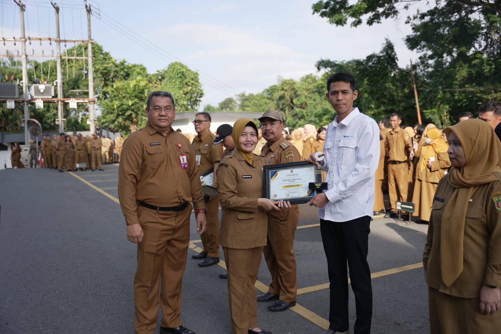 Perumda Varia Niaga Samarinda mendapatkan Predikat Terbaik I Kategori BUMD Se-Kota Samarinda sebagai Badan Publik yang Informatif