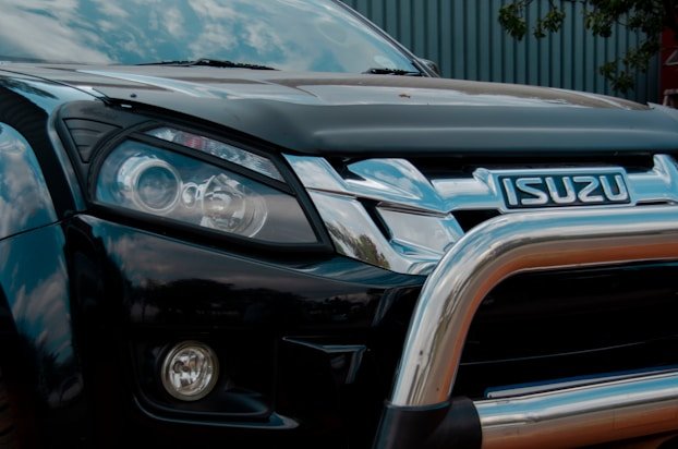 Mobil Box Isuzu Traga